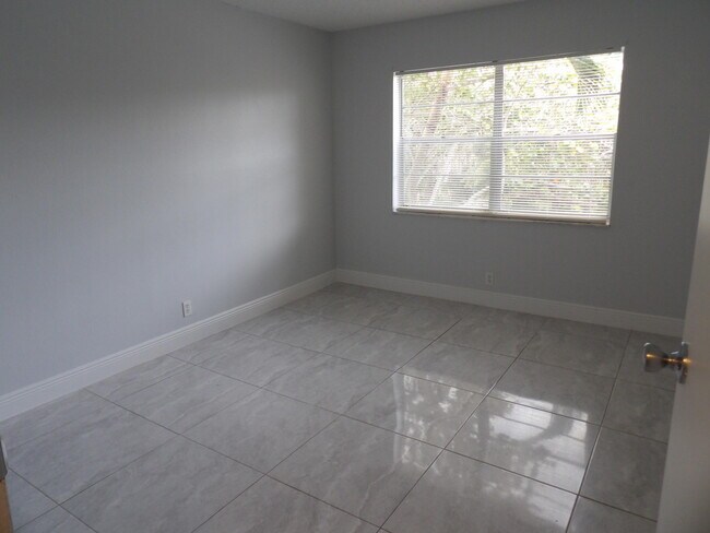 Building Photo - 201 Bonnie Blvd