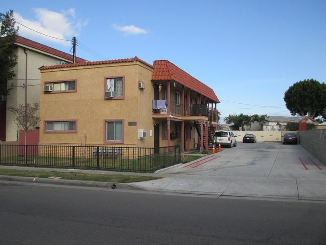 Building Photo - 14625 Nelson Ave