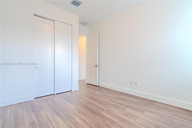 Building Photo - 1427 SW 23rd St