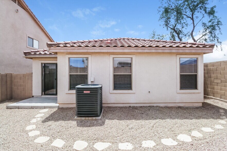Building Photo - 3241 S Chaparral Rd