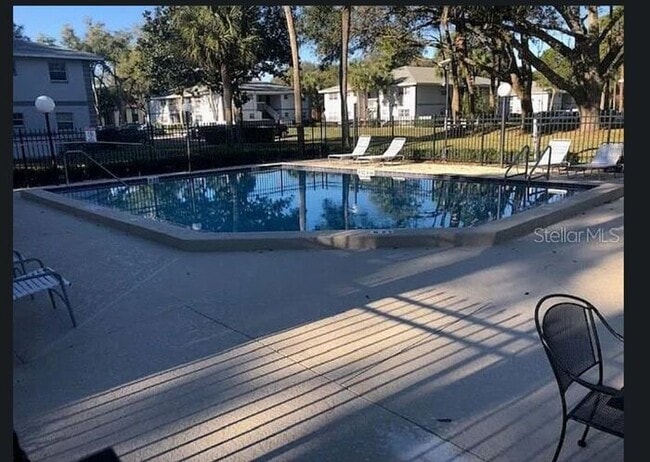 Building Photo - 584 Fairways Ln