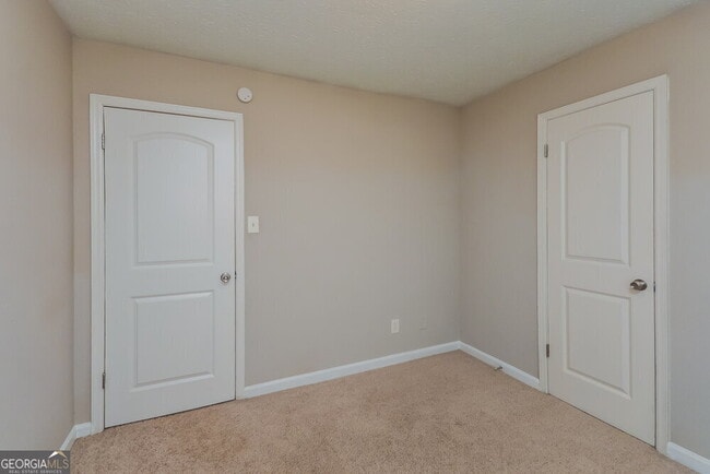 Building Photo - 583 Lakeridge Cir SE