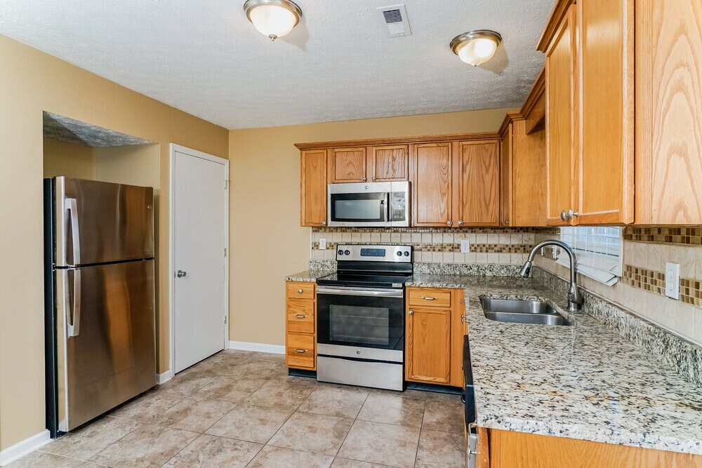Building Photo - 6220 Maravian Dr