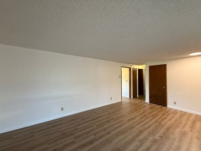 Building Photo - Santa Clara Gem