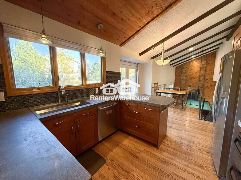 Building Photo - 4850 Fairlawn Ct