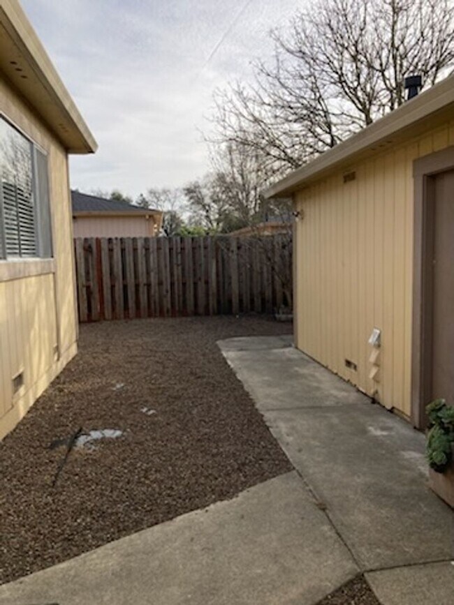 Building Photo - **Welcome Home, Available Now**