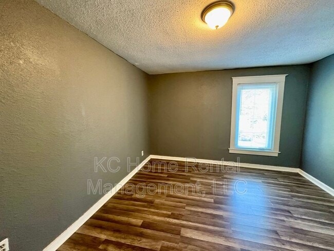 Building Photo - 6103 Walrond Ave