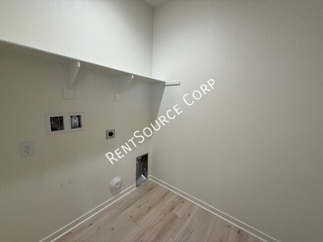 Building Photo - 3717 Santa Monica Ct