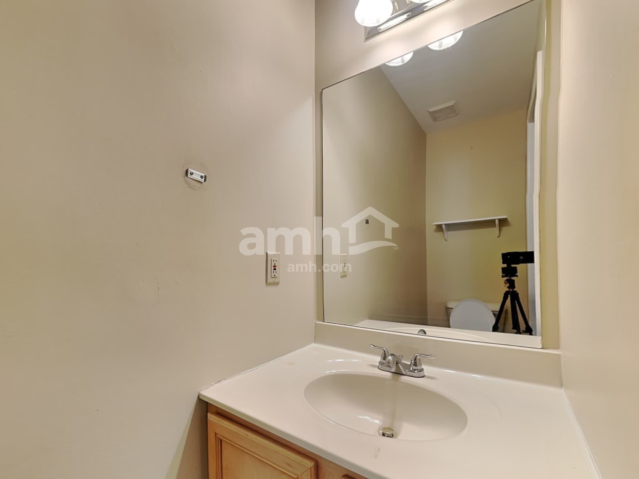 Building Photo - 6443 Lantern Way