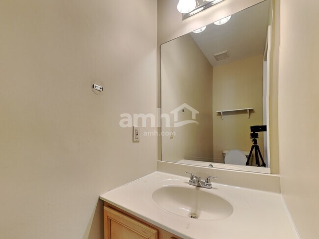 Building Photo - 6443 Lantern Way