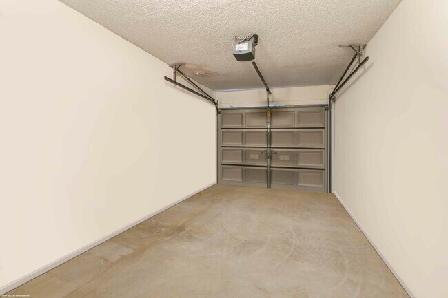 Building Photo - 23 Lexington Ln W