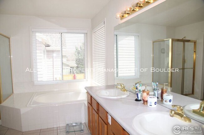 Building Photo - 842 St Andrews Ln