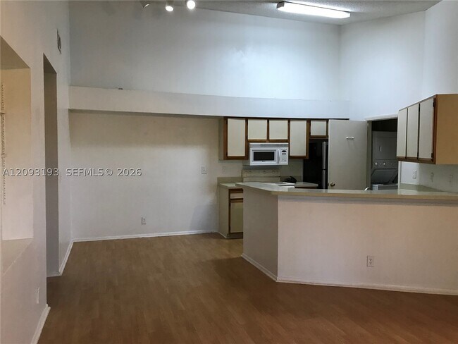 Building Photo - 9999 Summerbreeze Dr