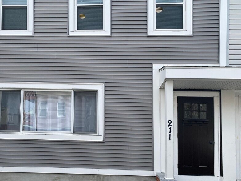 Building Photo - 209 London St