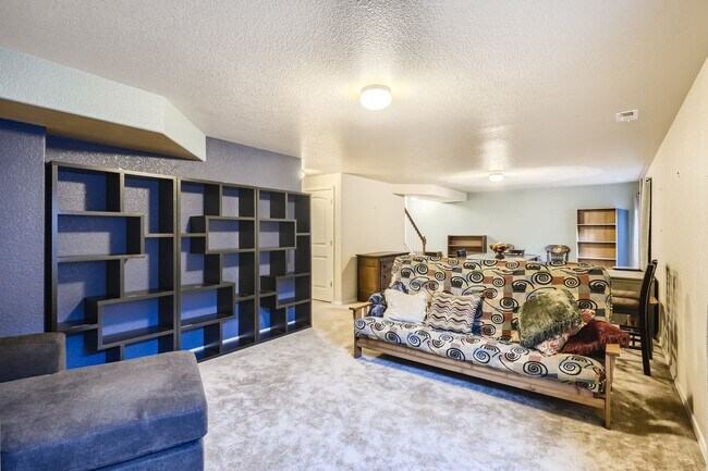 Building Photo - Flying Horse home for rent on Cake Bread!