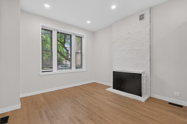 Building Photo - 2132 W Potomac Ave