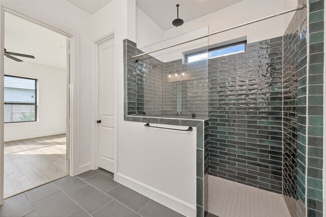 Building Photo - 16915 Chapel Knox Dr