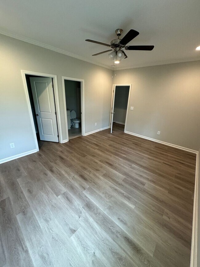 Building Photo - 3B/2B Home Available August 2026!