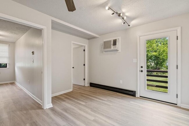 Building Photo - 2520 Bradford Ct