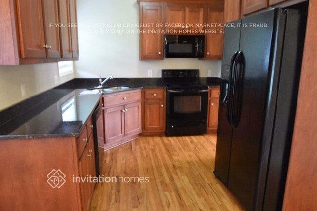 Building Photo - 649 Royal Crest Ct