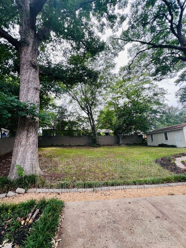 Building Photo - 3415 Carolyn Dr