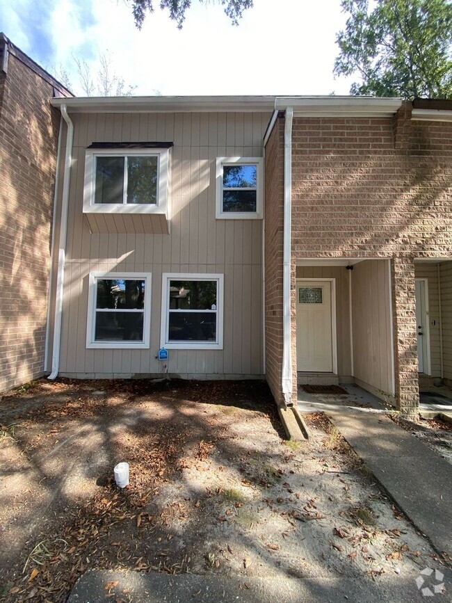 Building Photo - Spacious 3 Bedroom 2.5 Bath Townhome! "ASK...