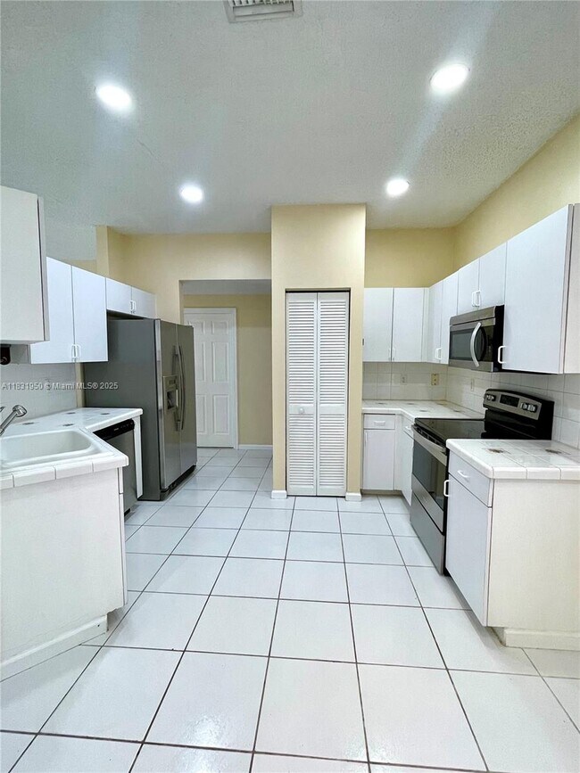 Building Photo - 160 NW 97th Terrace