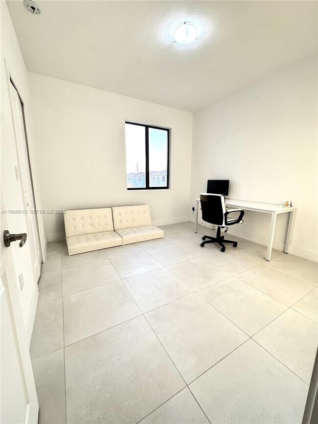 Building Photo - 13627 SW 157th Ct