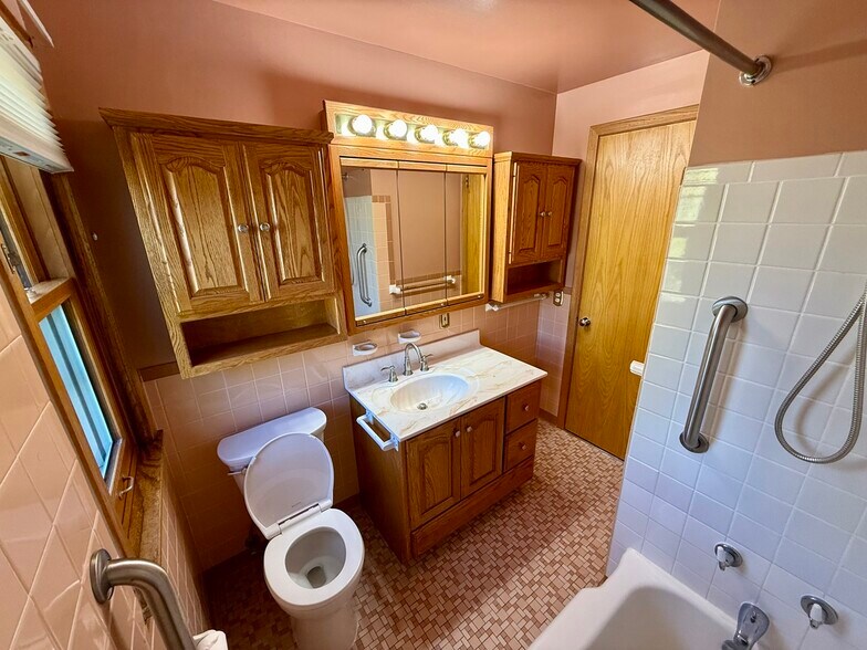 Building Photo - 5403 Pleasant Ave