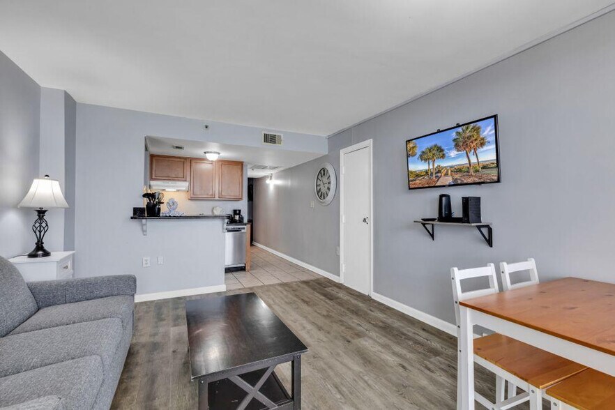 Building Photo - 2310 N Ocean Blvd