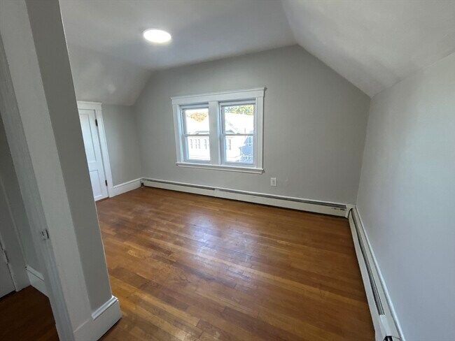 Building Photo - 21 Carney St