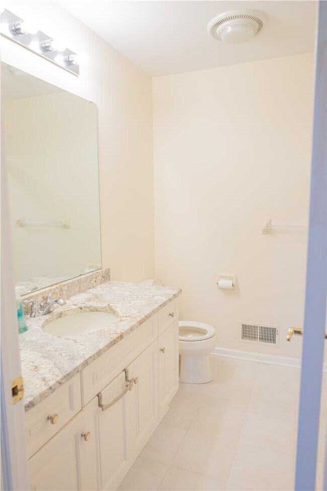 Building Photo - 52 Meadow Cove Rd