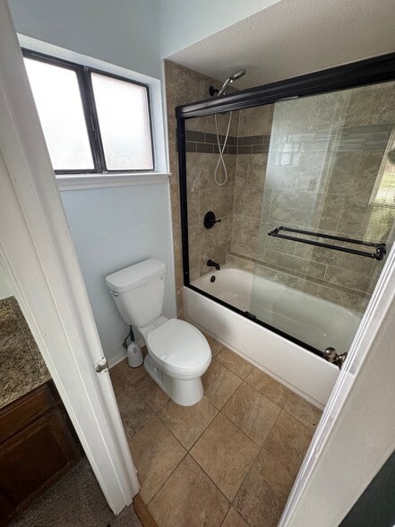 Building Photo - 3905 Picato Dr