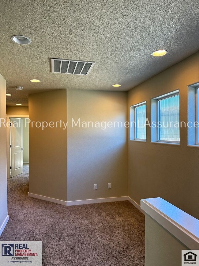 Building Photo - 410 SW Basilone Terrace