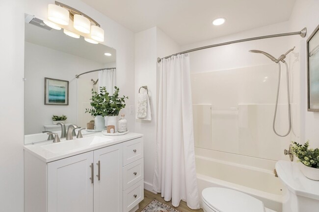 Building Photo - JENSEN DUPLEX