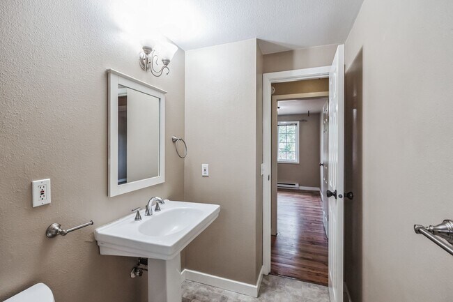 Building Photo - 956 NW Donelson St