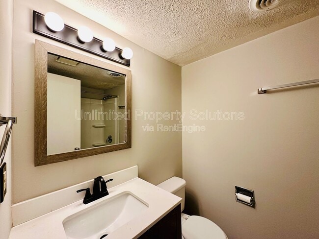 Building Photo - 456 Racine Dr
