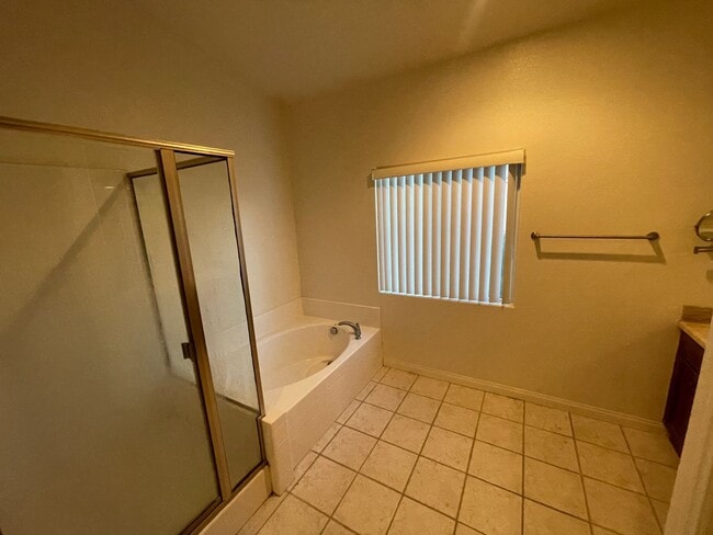 Building Photo - 863 Park Walk Ave