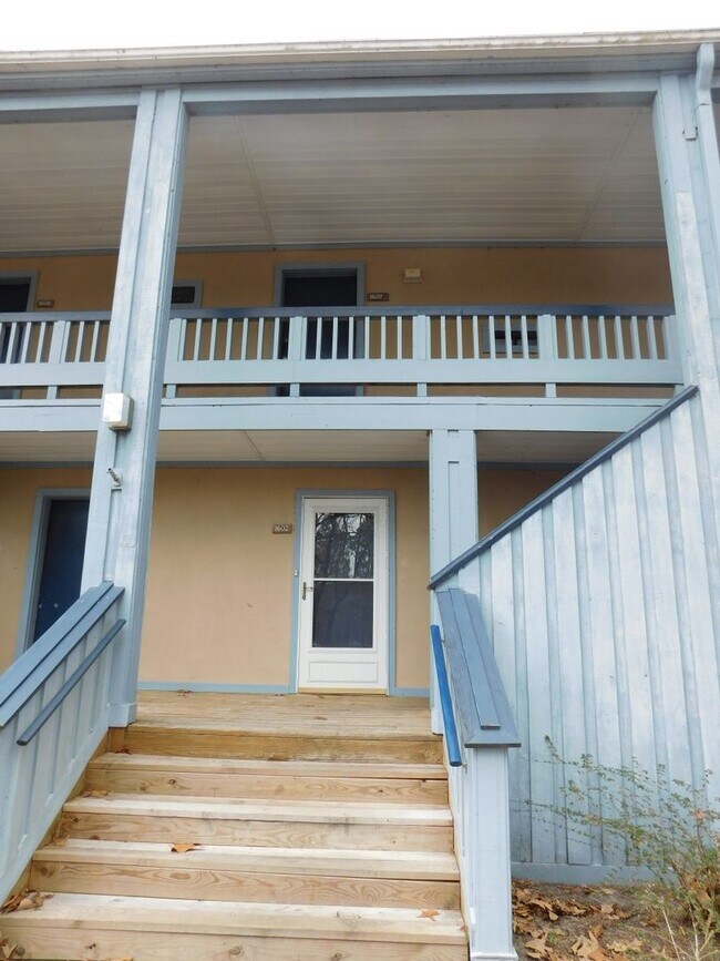 Building Photo - 1607 Harbourside Dr