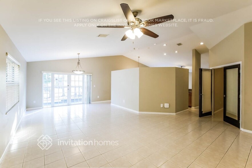 Building Photo - 16270 La Costa Dr