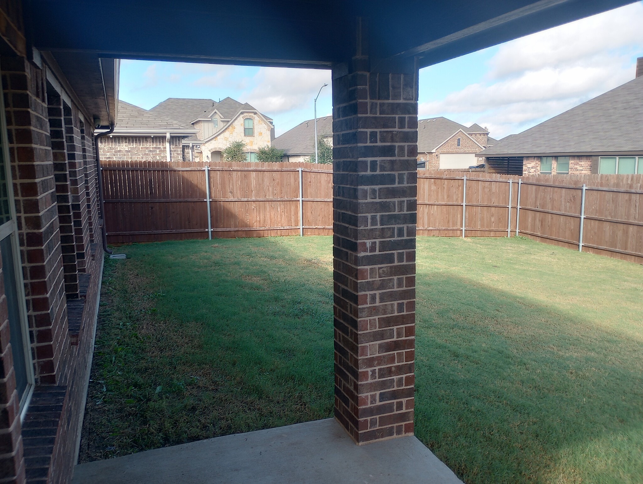 Building Photo - 10128 Boxelder Dr