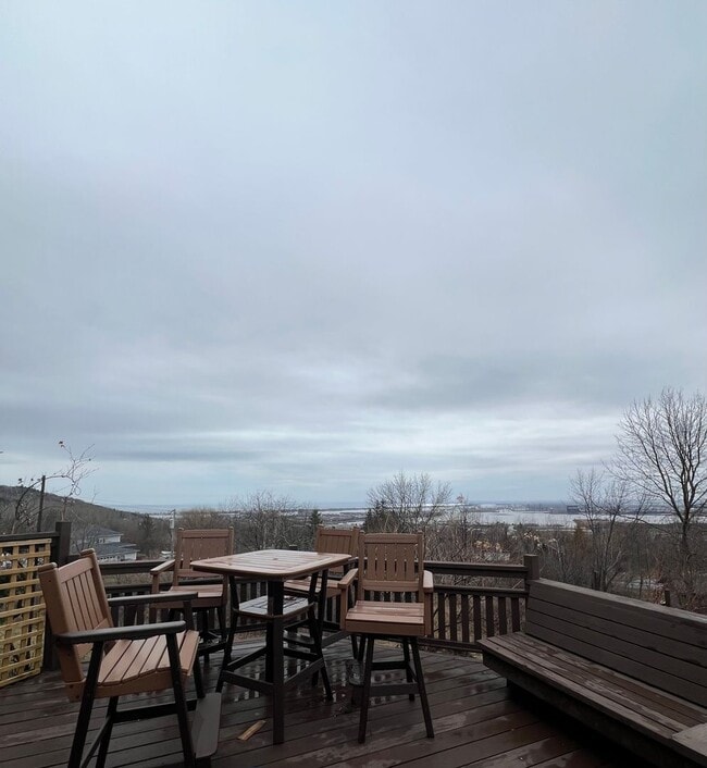 Building Photo - 2607 W 12th Street - Available May 8th - Short Term Rental Through October