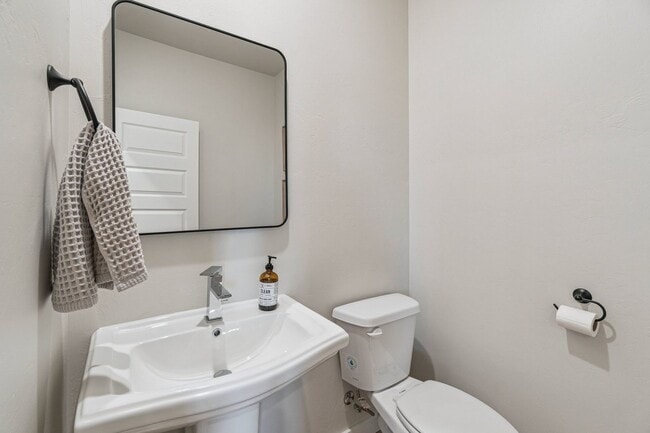 Building Photo - **New tenant incentive! Receive ($1200 CREDIT) applied to 2nd month's rent! Don’t miss your chanc...