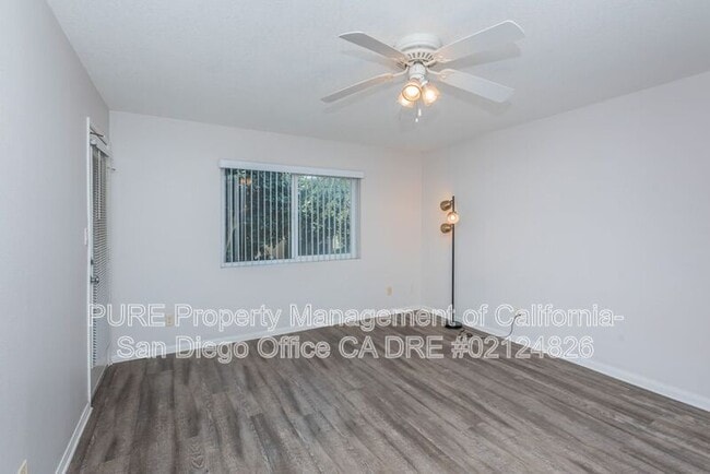 Building Photo - 7405 Charmant Dr