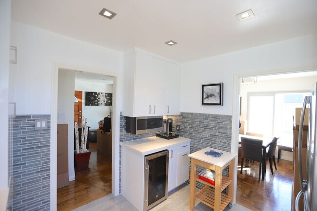 Building Photo - 140 Avalon Dr