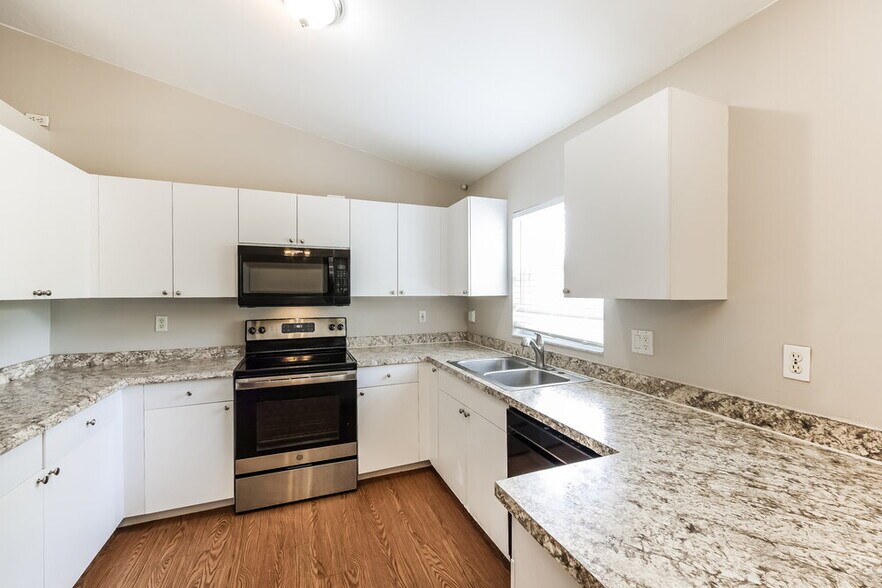 Building Photo - 15585 Spring Line Ln