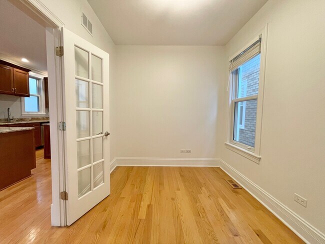 Building Photo - 3448 N Damen Ave