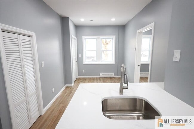 Building Photo - 397 Washington St