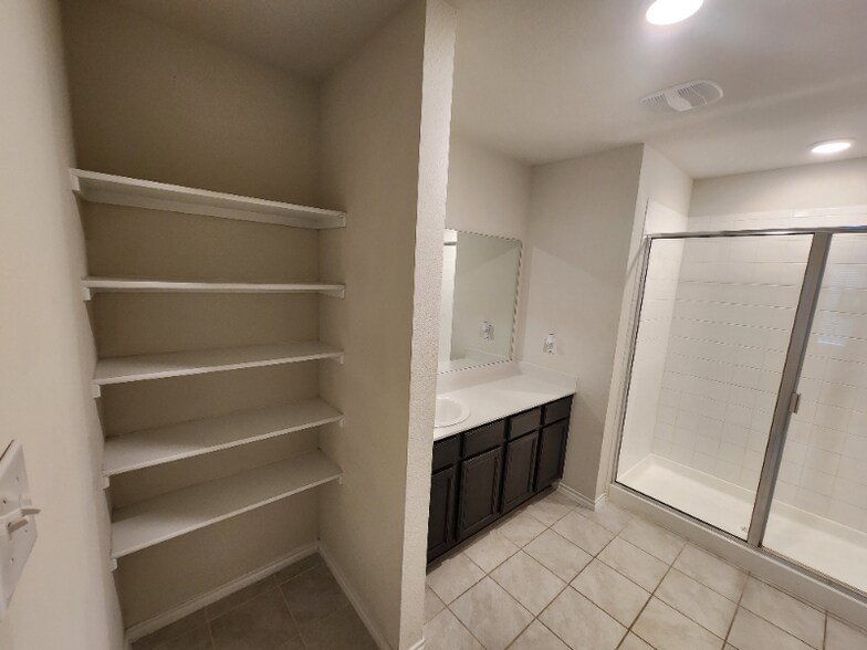Building Photo - 1220 Meadow Creek Dr