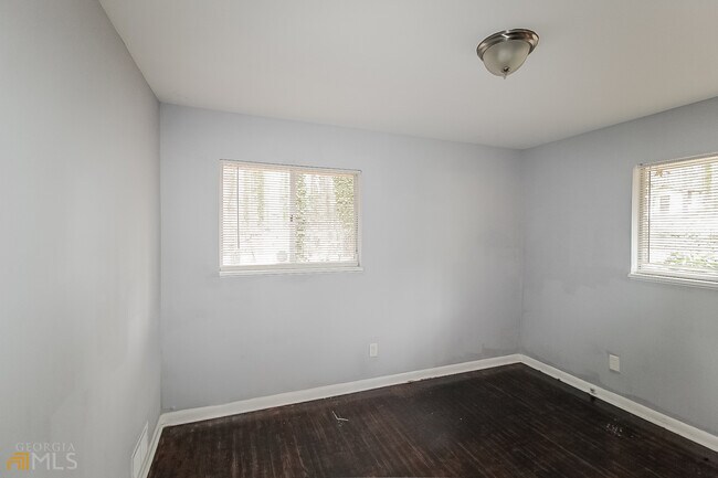 Building Photo - 2375 Surrey Trail